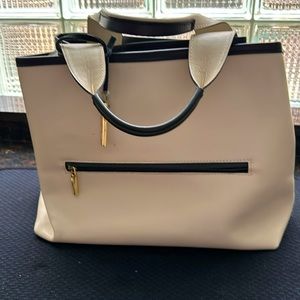 Large and Light Tote Bag